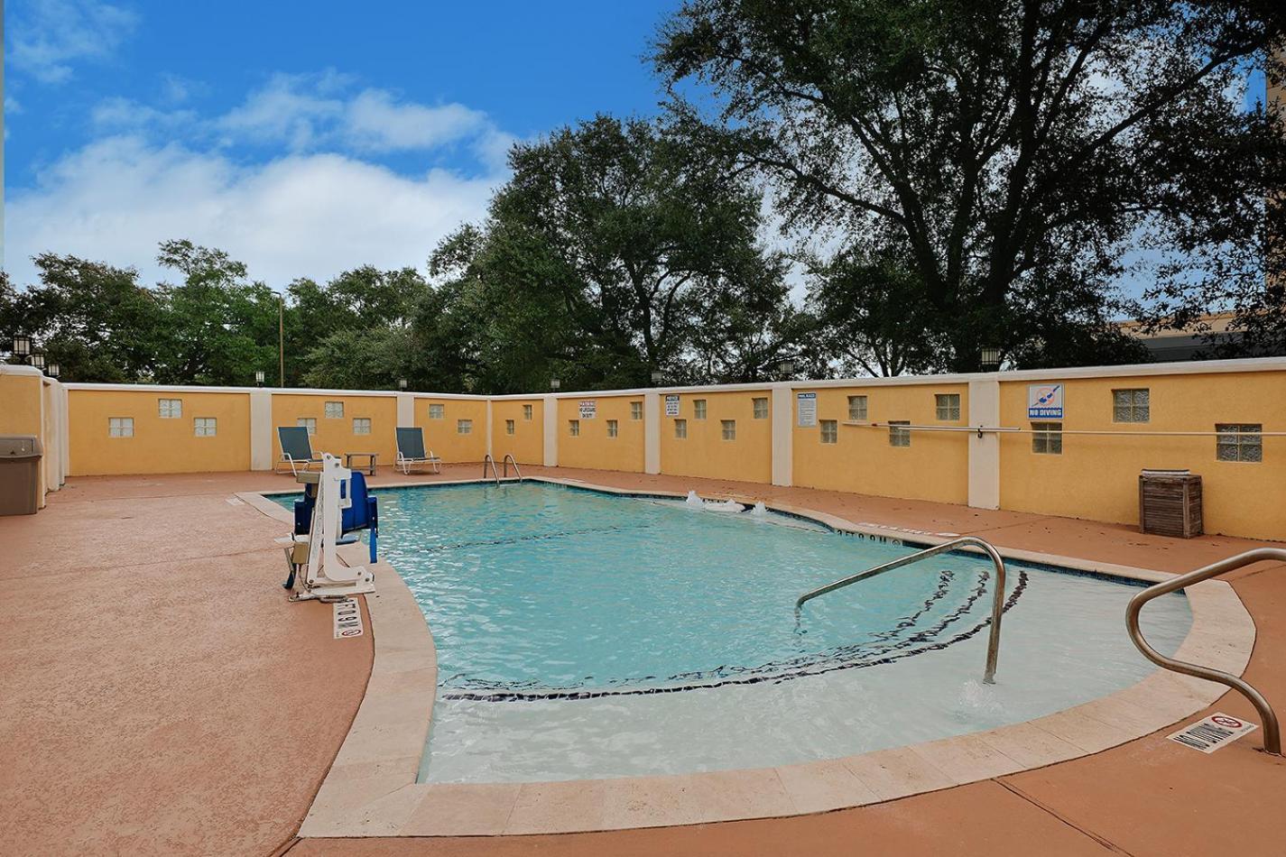 Holiday Inn Express & Suites Houston Northwest-Brookhollow By Ihg Buitenkant foto