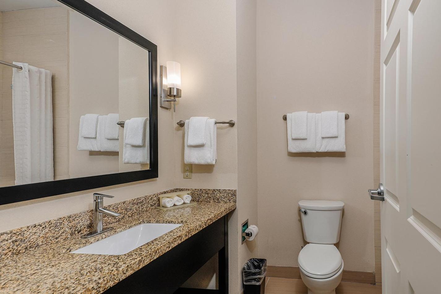 Holiday Inn Express & Suites Houston Northwest-Brookhollow By Ihg Buitenkant foto